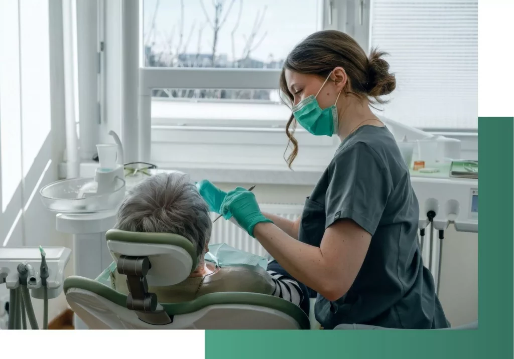 Zahnarztbesuch mit Patientin